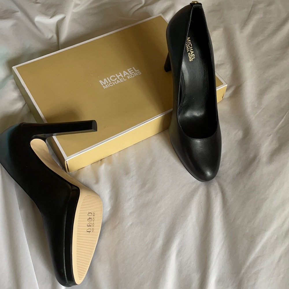 MICHAEL KORS black heels- NEVER WORN